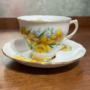 💥 SALE Coldough Vintage Yellow Daffodil Tea Cup & Sauce Bone China